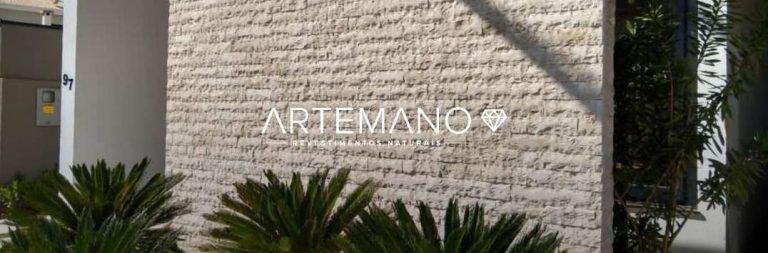 parede externa revestida com marmore travertino artemano