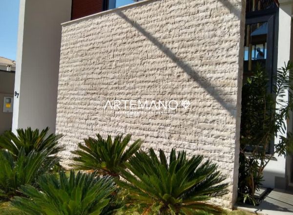 projeto incrivel com aplicacao pedra natural marmore travertino nacional revestindo a fachada