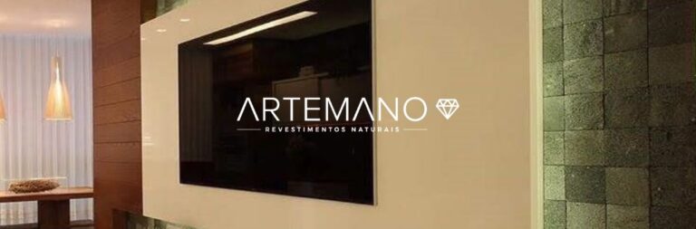 painel minimalista para televisao revestido por pedra hitam artemano