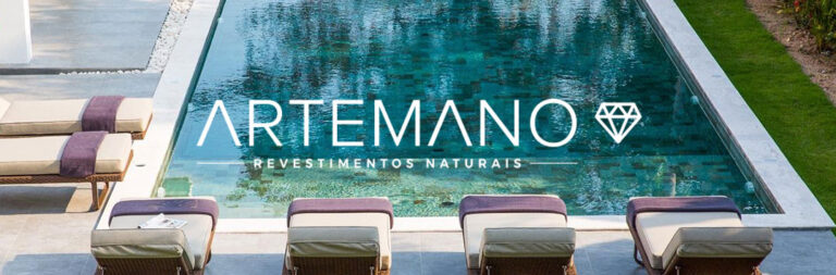 lindo projeto de area externa com revestimento de pedra hitam em piscina