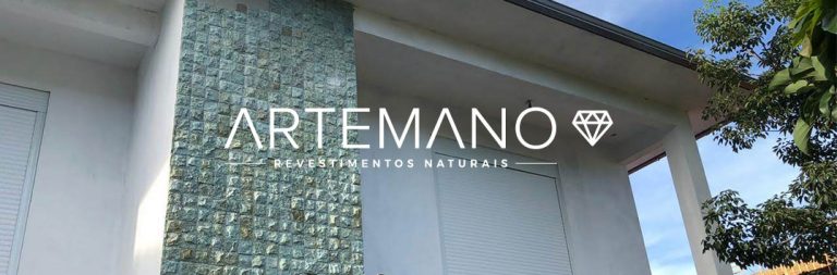 lindo projeto com pedra hijau artemano revestindo a fachada da casa