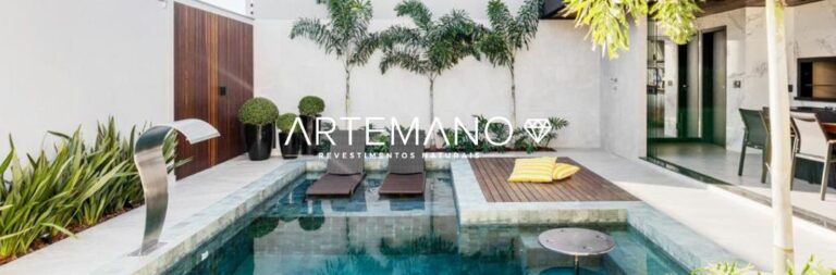 projeto de piscina revestida por pedras naturais artemano