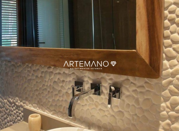 parede de lavabo com seixo telado branco artemano