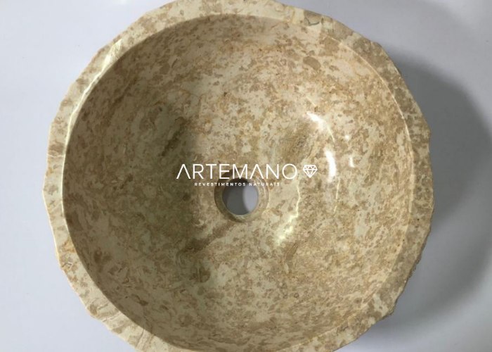 Cuba de mármore travertino bege Artemano Revestimentos naturais vista superior.