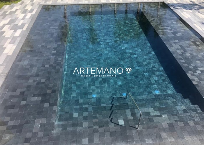 revestimento natural para piscina pedra hitam Artemano